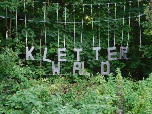 20250922_Kletterwald_Schriftzug.jpg